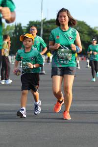 BIB: 012
                            <button type="button" onclick="openModal(5172867)" class="btn btn-primary btn-sm float-right btn-popup" data-toggle="modal" data-target=".modal-high-quality">
                        <i class="fas fa-shopping-cart"></i> Add to Cart
                    </button>
                                            <button type="button" onclick="isThisMe(5172867, true)" class="btn btn-success btn-sm float-right btn-popup btn-isme hidden" data-toggle="tooltip" data-placement="bottom" title="นี่คือรูปของคุณใช่ไหม คลิกที่นี่เพื่อเอาเข้าอัลบั้ม">
                        <i class="fas fa-plus"></i> Add to album
                    </button>
                    <button type="button" onclick="isThisMe(5172867, false)" class="btn btn-warning btn-sm float-right btn-popup btn-isnotme hidden">
                        <i class="fas fa-ban"></i> Remove from album
                    </button>